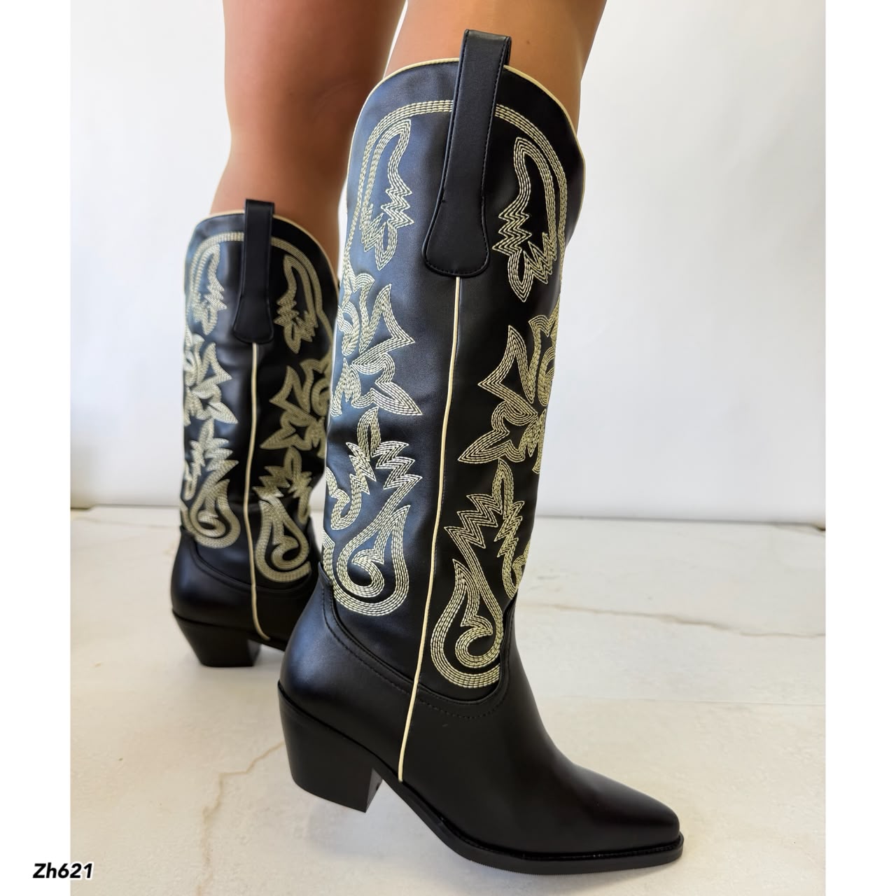 Bota texana negro detalles beige tacon 6cm HX3168-B0209